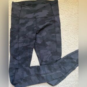 Lululemon Black Camouflage Leggings size 8